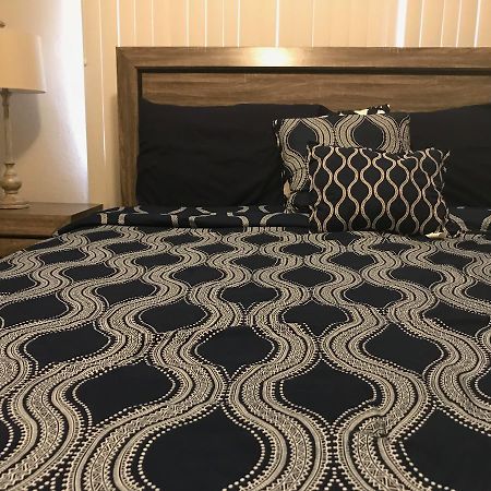 1 Bedroom / 1 Bath . Private Apt. Free Wifi, Interent & Parking Sinajana Kültér fotó
