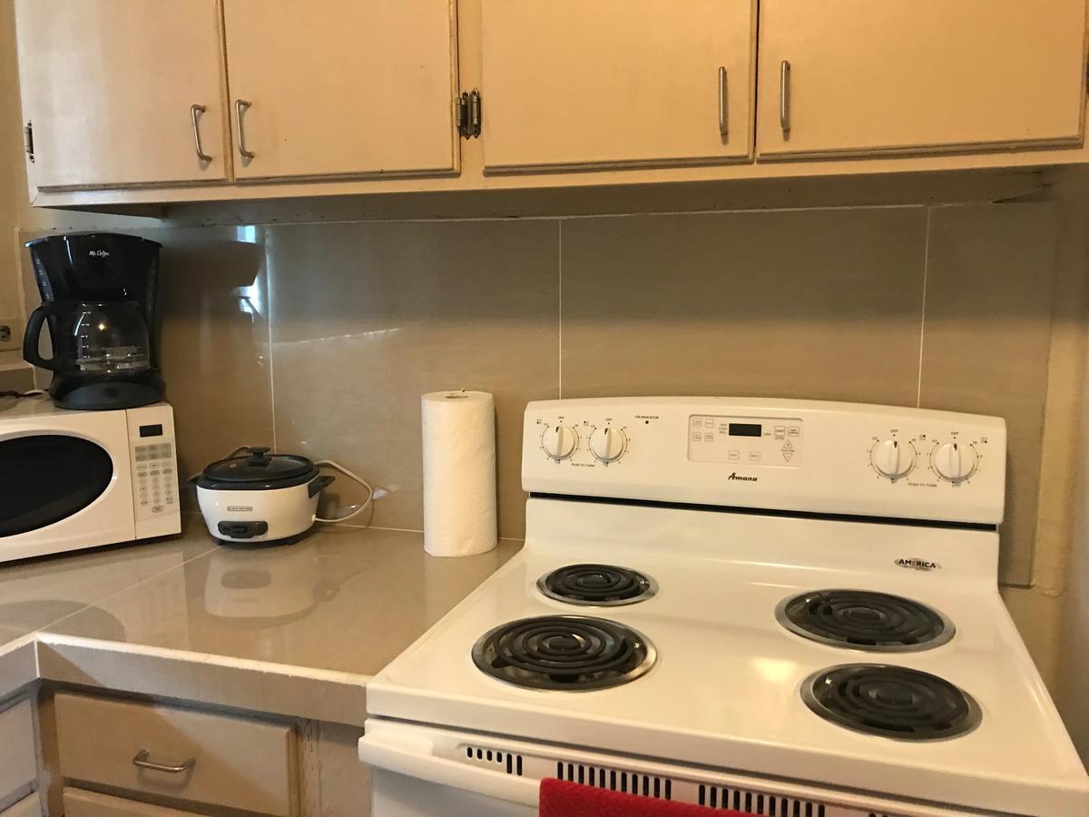 1 Bedroom / 1 Bath . Private Apt. Free Wifi, Interent & Parking Sinajana Kültér fotó