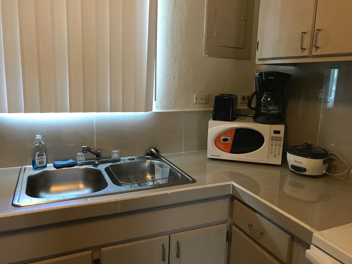 1 Bedroom / 1 Bath . Private Apt. Free Wifi, Interent & Parking Sinajana Kültér fotó