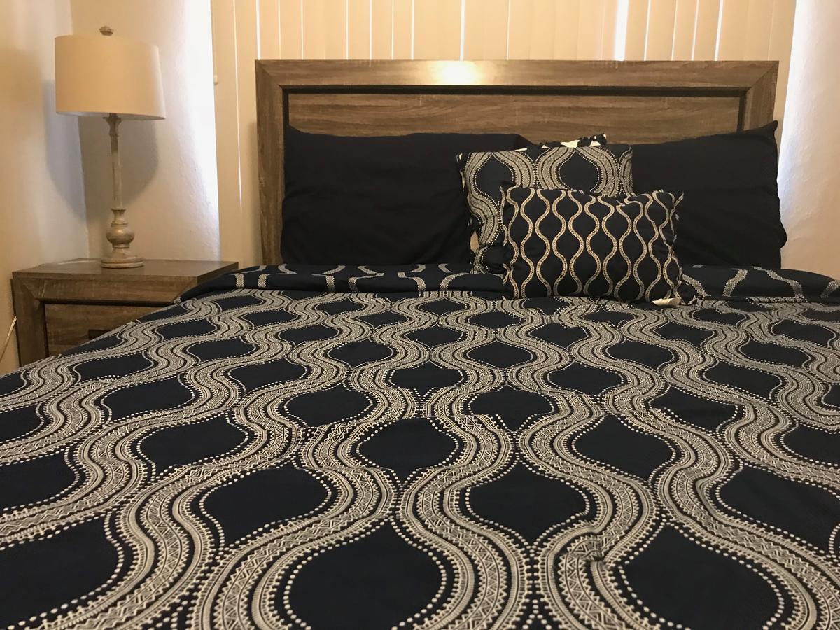1 Bedroom / 1 Bath . Private Apt. Free Wifi, Interent & Parking Sinajana Kültér fotó